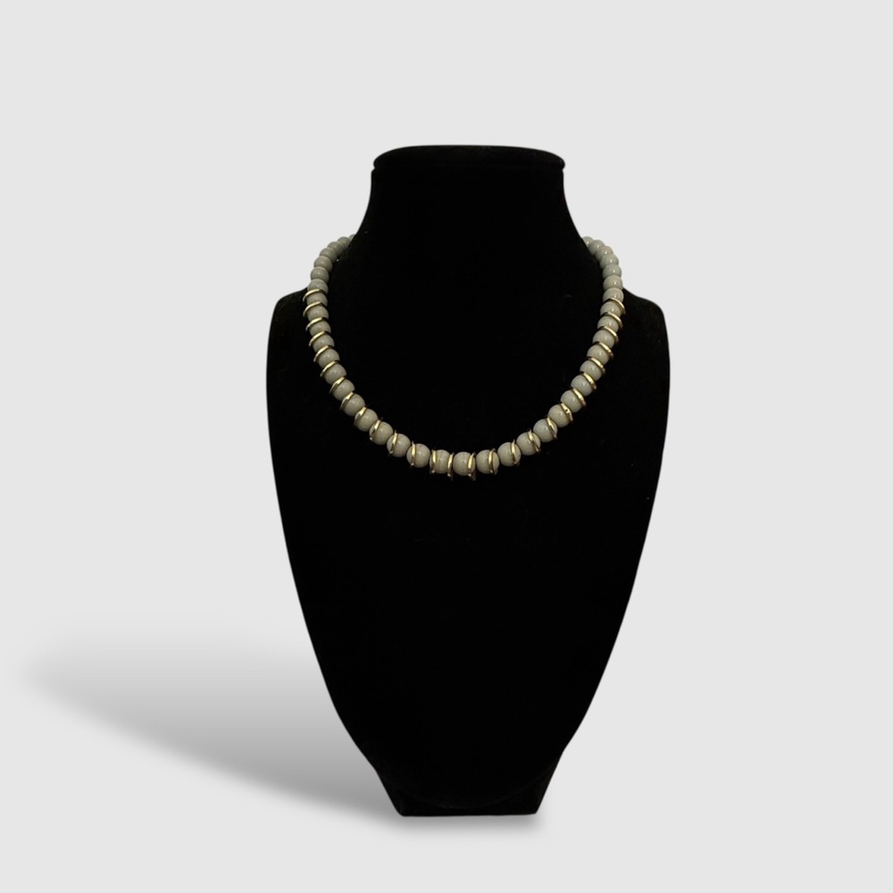 True Vintage 70’s 80’s light grey and gold tone beaded chocker necklace